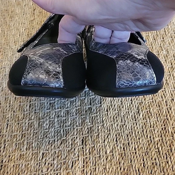 COMFORT CLUB leather snakeskin mary jane wedge shoes. EU size 41 or US 10.5/11.